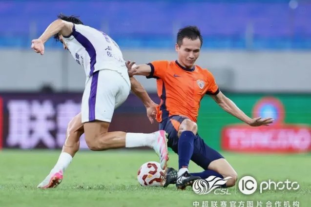 青岛海牛横扫泰山，主帅米兰赛后作揖致谢尽显谦逊