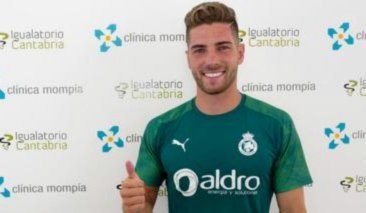 真暴力啊！西乙门将冲向对手，一拳将其击倒