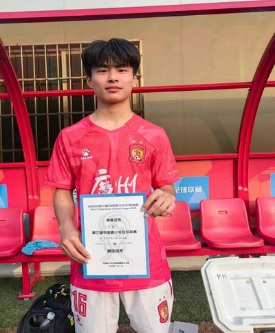 海港“双子星”集体倒戈？蒯纪闻点赞、李新翔收藏，天才少年要投奔申花？