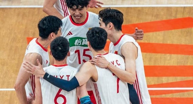 判若两队！U17中国队上半场3球落后，中场换三人下半场连追两球