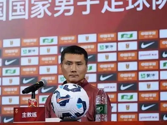 国足主帅罕见发火，怒批低级失误，战泰国下必胜令