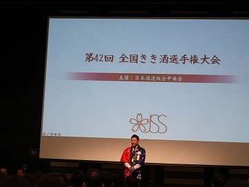两种足球培养模式的深度差异与选择
