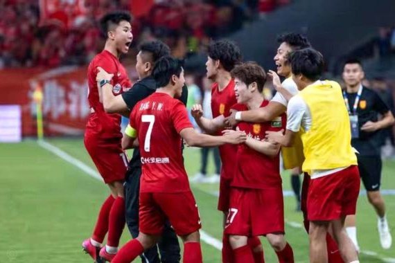中超：铁人3-1十人铜梁龙，热菲尼奥双响，安以恩建功