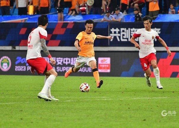 古斯塔沃梅开二度！上海海港5-1横扫海牛