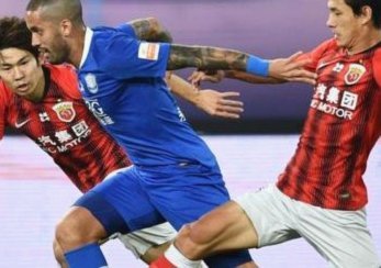 玉昆力克海港，上演帽子戏法