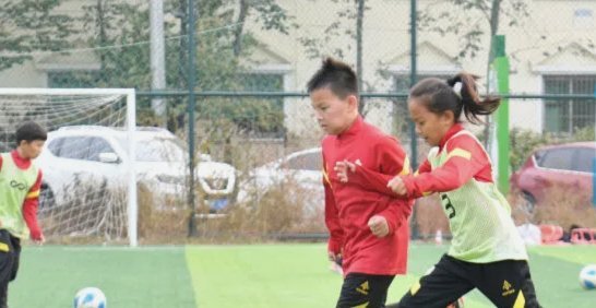 董路小将挑战嗨球少年：谁敢真枪实弹一决高下？