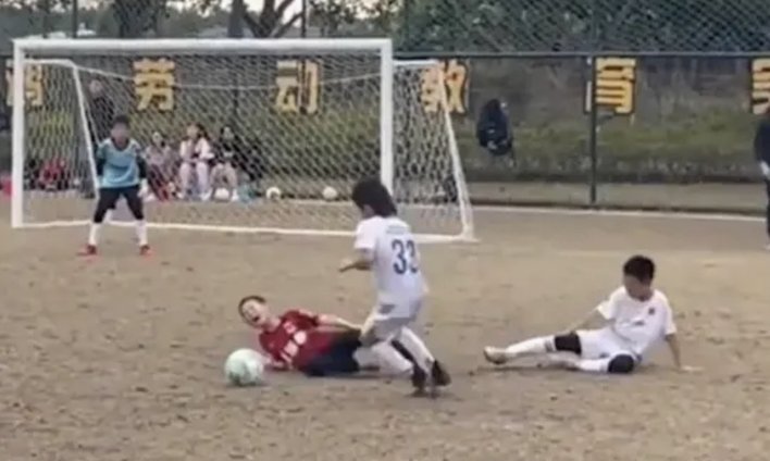 话说老邝不让小邝踢u19原来是为了规避6万欧一年的青训补偿啊