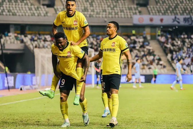半场：英博2-0新鹏城，罗竞传射，斯坦丘破门
